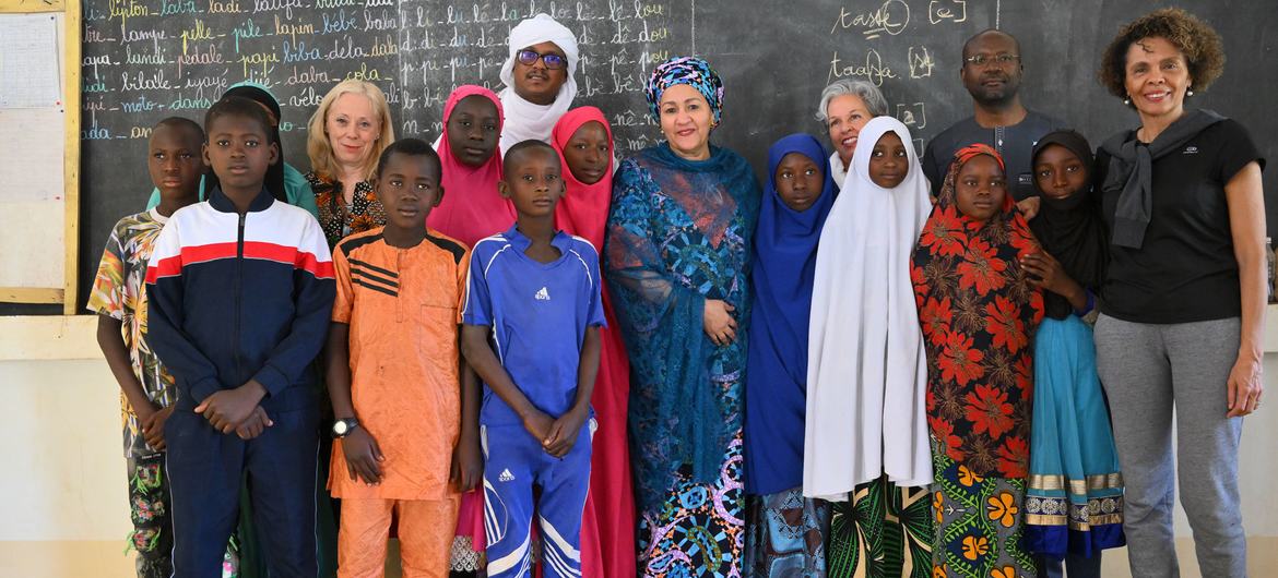 Students at the Pays-Bas school in Niamey, Niger meet the UN Deputy Secretary-General Amina Mohammed.